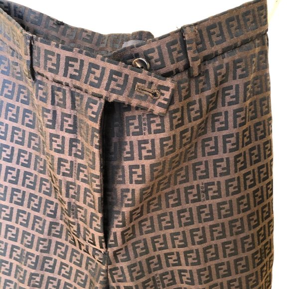 FENDI Logo Paints (Women) - Picture 11 of 16